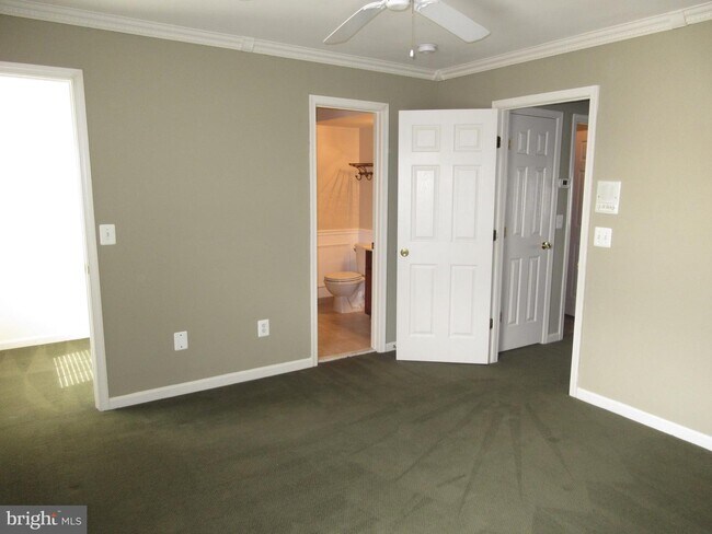 Building Photo - 3865 Eisenhower Ave