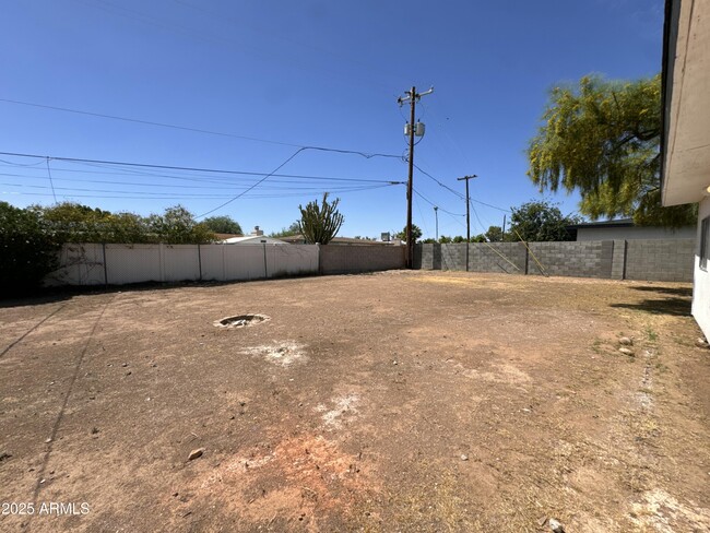 Building Photo - 1718 W Oraibi Dr
