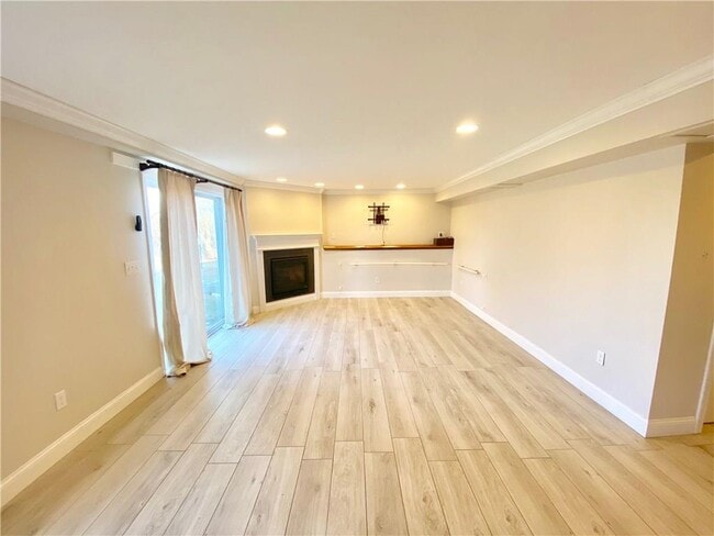 Building Photo - 9 Marshall Ln