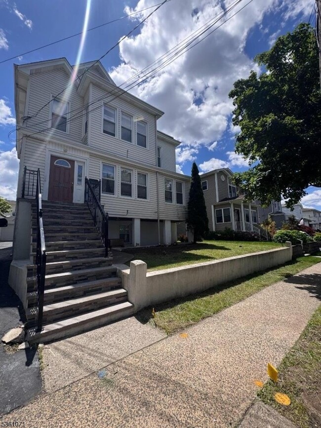 Primary Photo - 549 1st St
