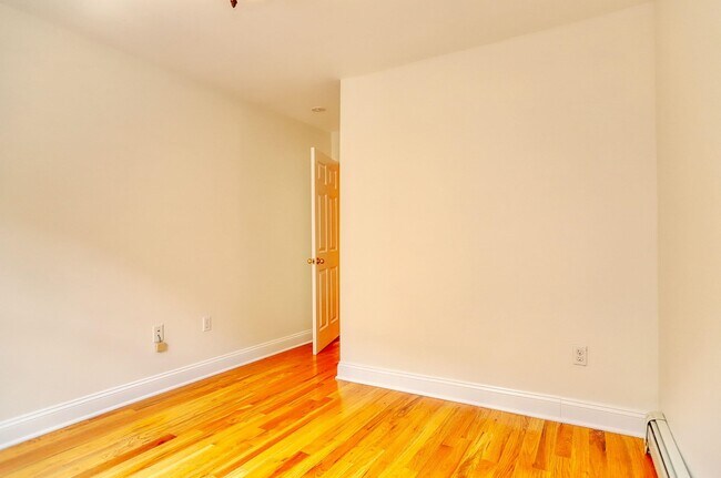 Building Photo - 136 Essex St