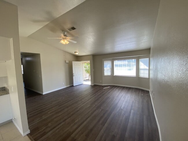 Building Photo - APPLY FOR THIS BEAUTIFUL HOME TODAY!