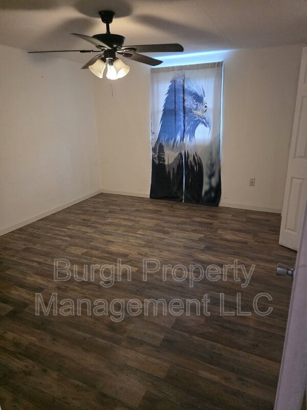 Building Photo - 549 Thompson Ave
