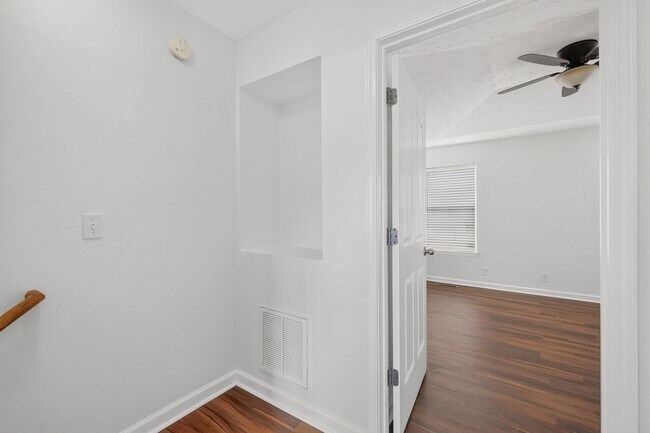 Building Photo - 407 Arapaho Dr