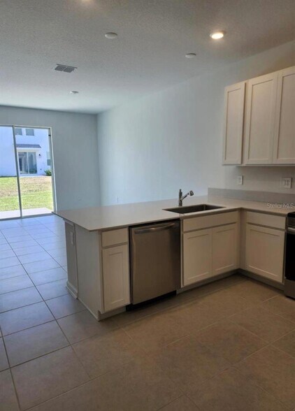 Building Photo - 2918 Savoir Ave