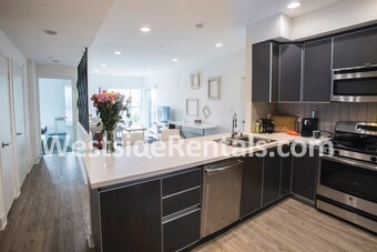 Primary Photo - 1439 N Poinsettia Pl