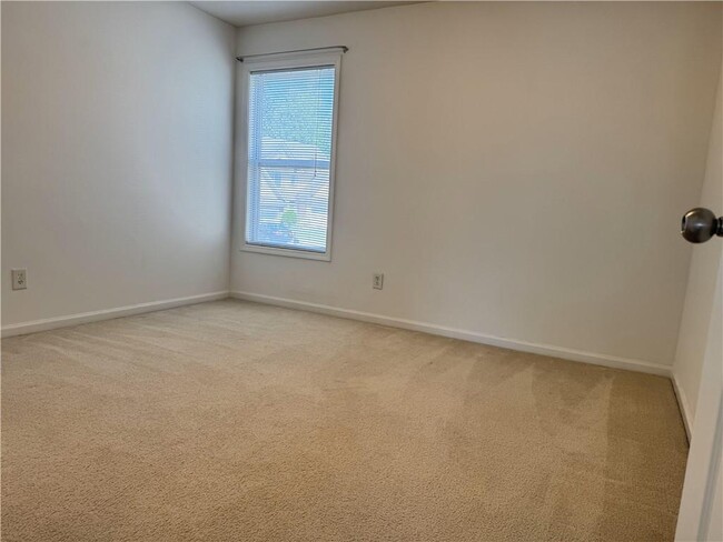 Building Photo - 2326 Worrall Hill Dr