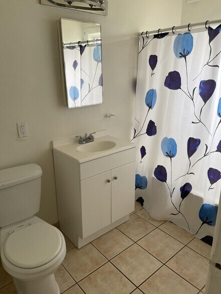 Building Photo - 410 S Sierra Madre Blvd