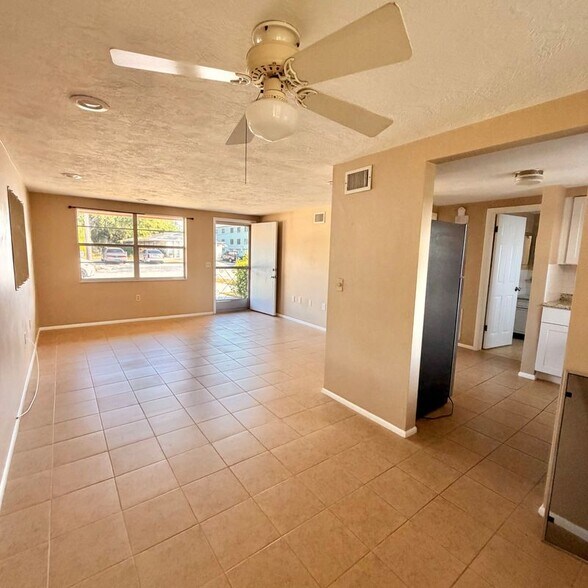 Building Photo - 5401 Pasadena Dr