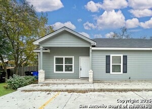 Primary Photo - 913 E Seidemann St