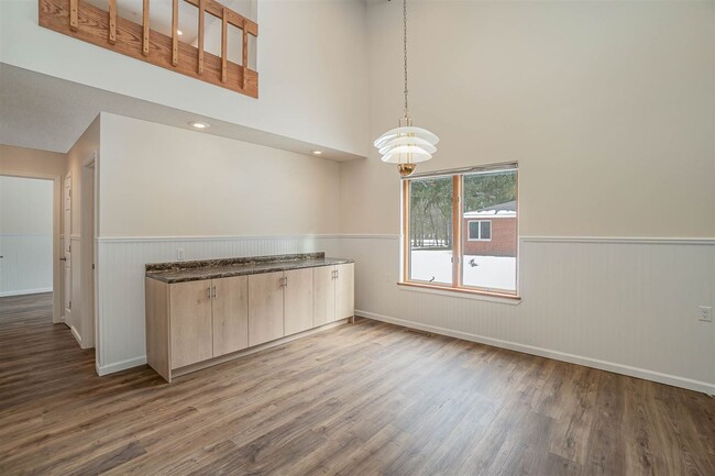 Building Photo - 3301 Thornbrook Ct