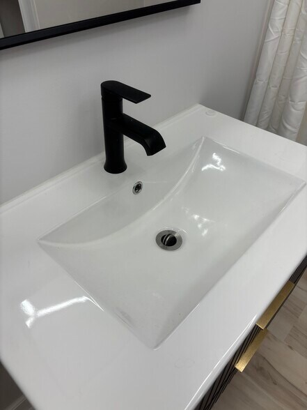 Back Bathroom - 1350 Sylvia Ave