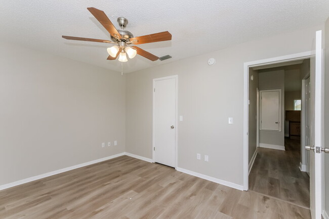 Building Photo - 3308 Laurel Dale Dr