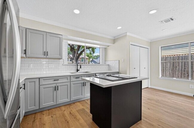 Building Photo - 15415 Swan Creek Dr