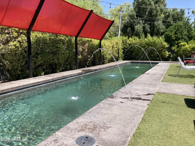 Building Photo - 5002 N 38th Pl