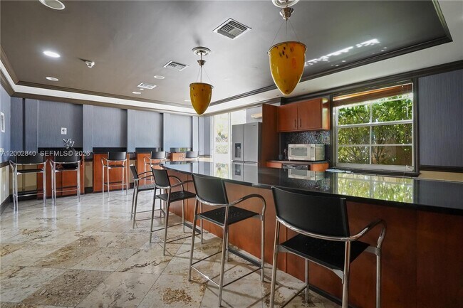 Building Photo - 520 SE 5 Ave