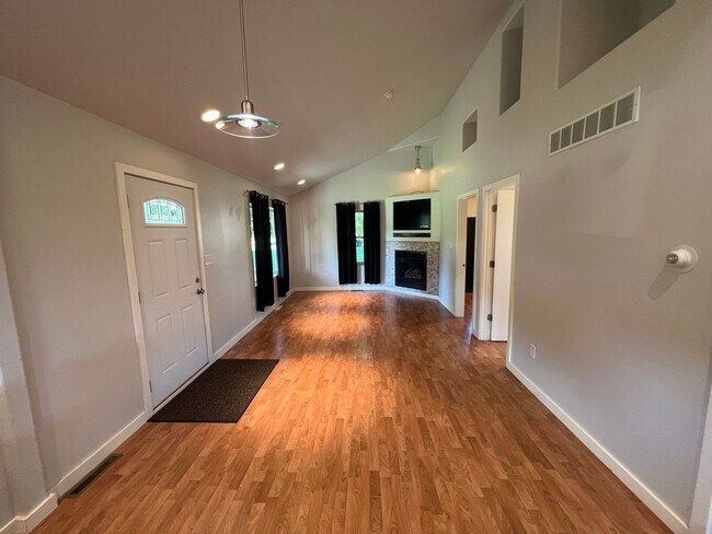 Building Photo - Private Country Oasis Minutes from Southbe...