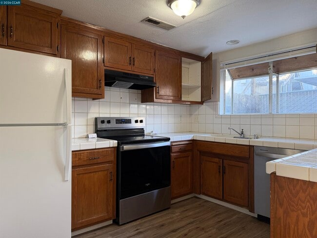 Building Photo - 1648 W N Bear Creek Dr
