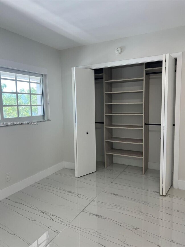 Building Photo - 3090 N Course Dr