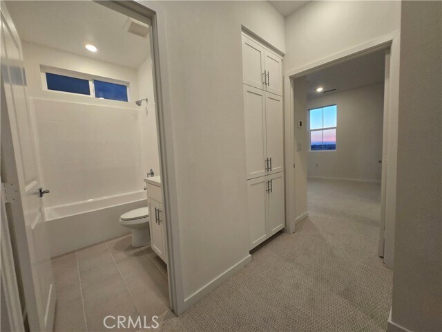 Building Photo - 5961 Huntington Dr