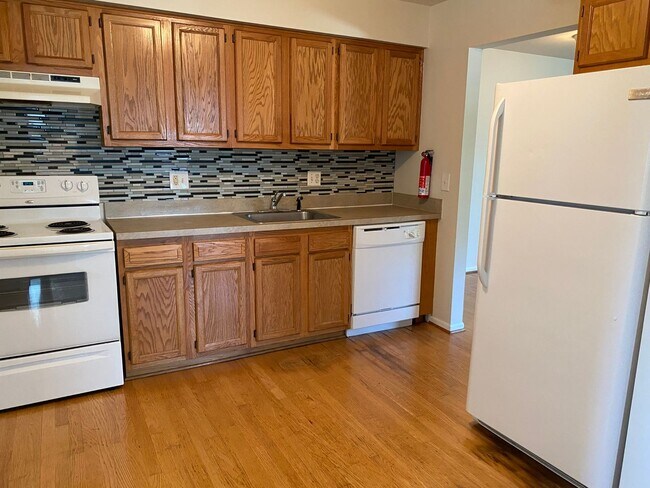 Building Photo - 2 Bedroom Condo in Clinton Township