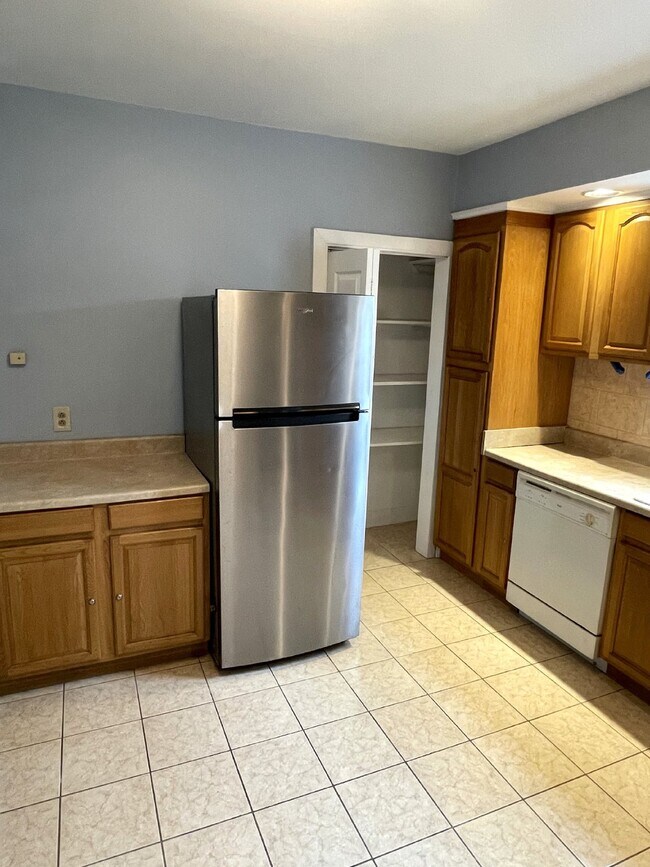 Building Photo - "Charming 3-Bedroom Apartment in Worcester...