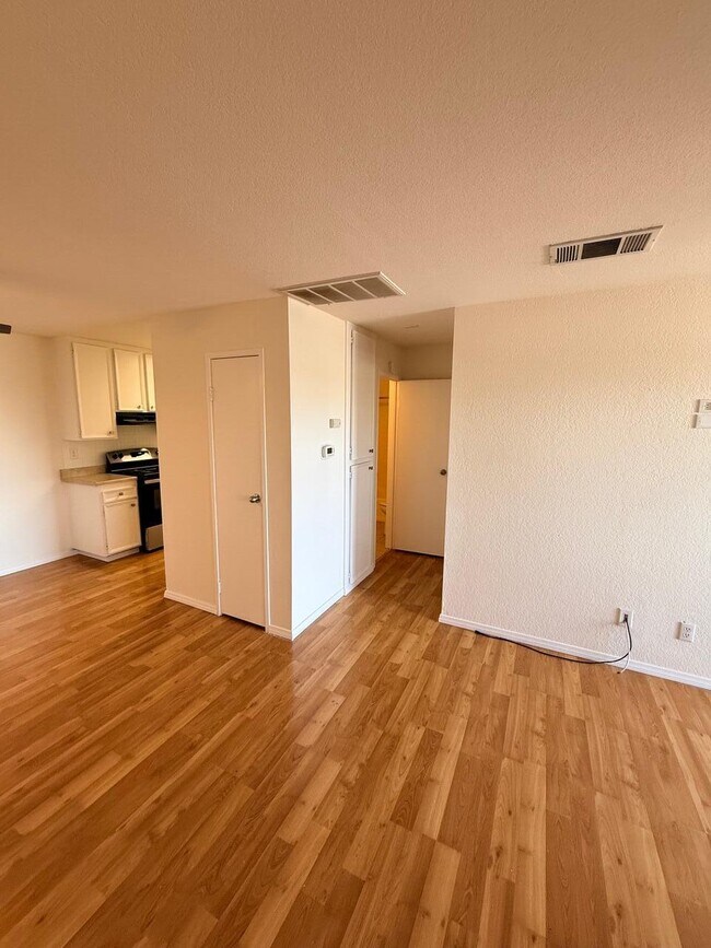 Building Photo - 675 Los Felices Cir W