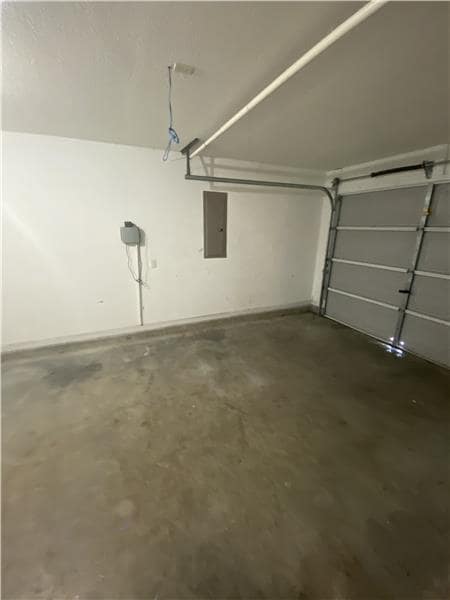 Building Photo - 417 Shadowbrook Cir