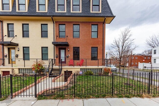 Building Photo - 1330 Montello Ave NE