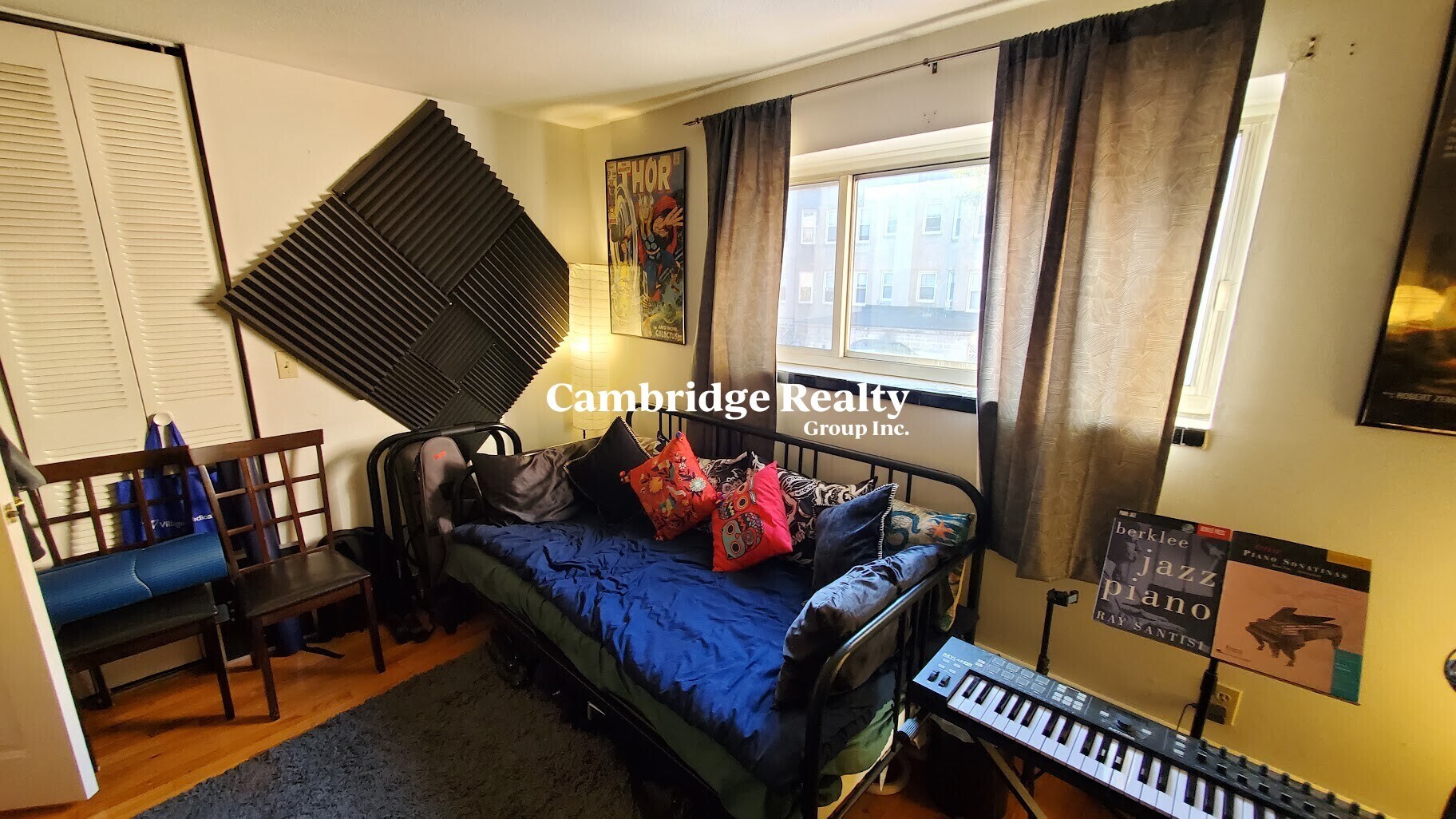 Building Photo - 245 Kelton St