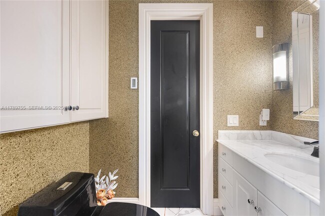 Building Photo - 1100 Biscayne Blvd