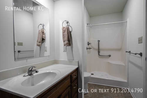 Building Photo - 5908 Brittany-