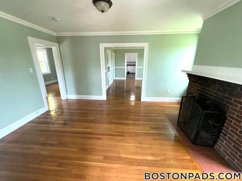 Building Photo - 747 Boylston St