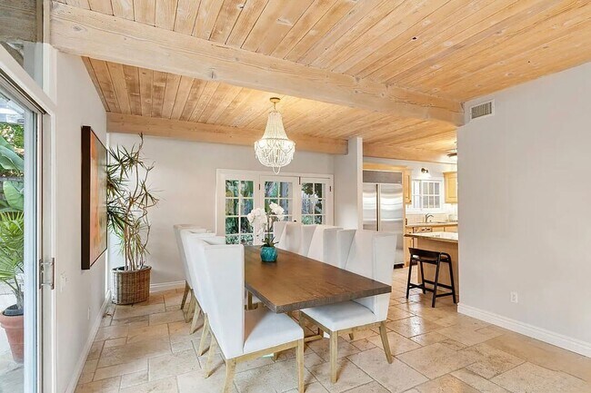 Building Photo - 6241 Frondosa Dr