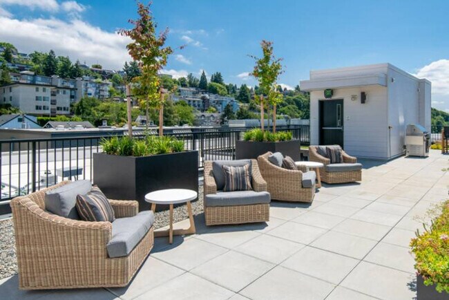 Building Photo - 2222 15th Ave W