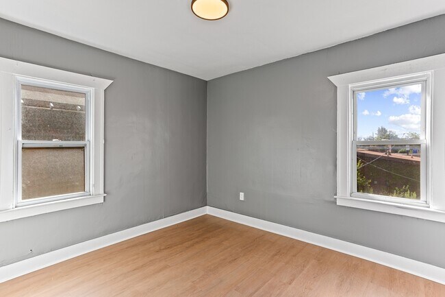 Building Photo - 2045 Clements St