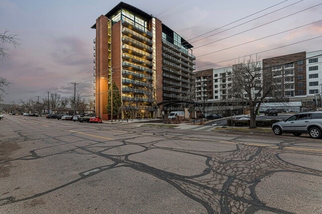 Building Photo - 417 E Kiowa St