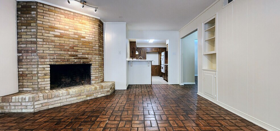 Building Photo - 7737 Village Trail Dr