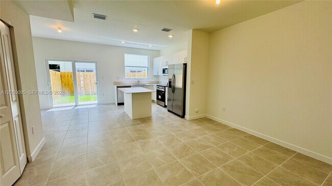 Building Photo - 2632 SE 27th Dr
