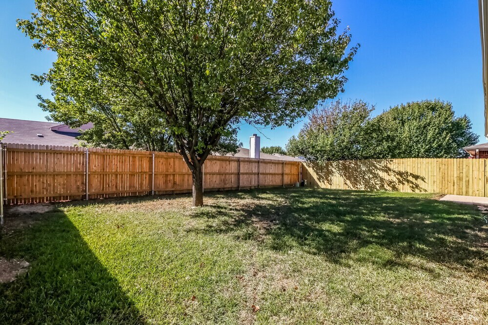 Building Photo - 10229 Dawson Trail