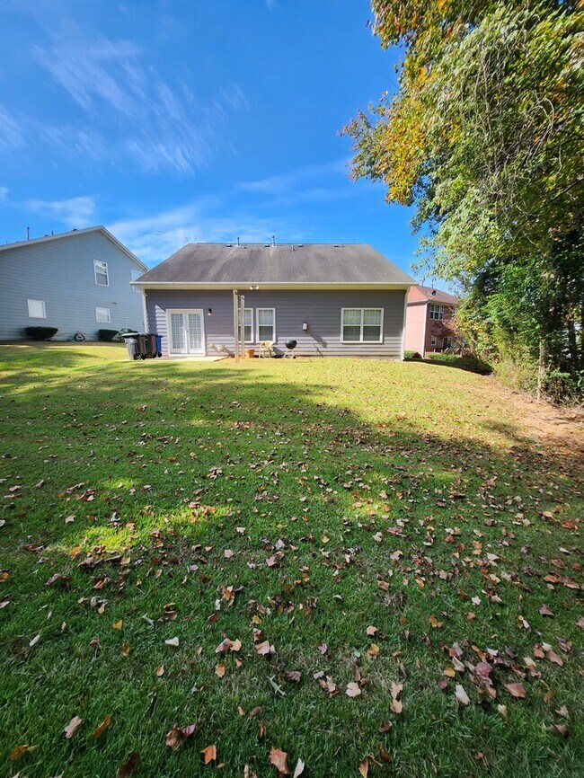 Building Photo - Refreshing Place to Create Memories w/Master on the Main!