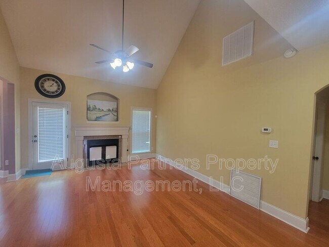 Building Photo - 1010 Barrett Dr
