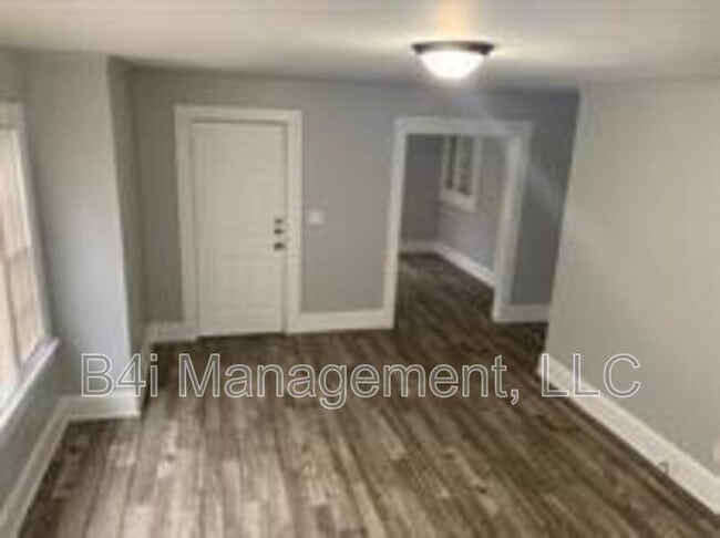 Building Photo - 205 Porter St SW