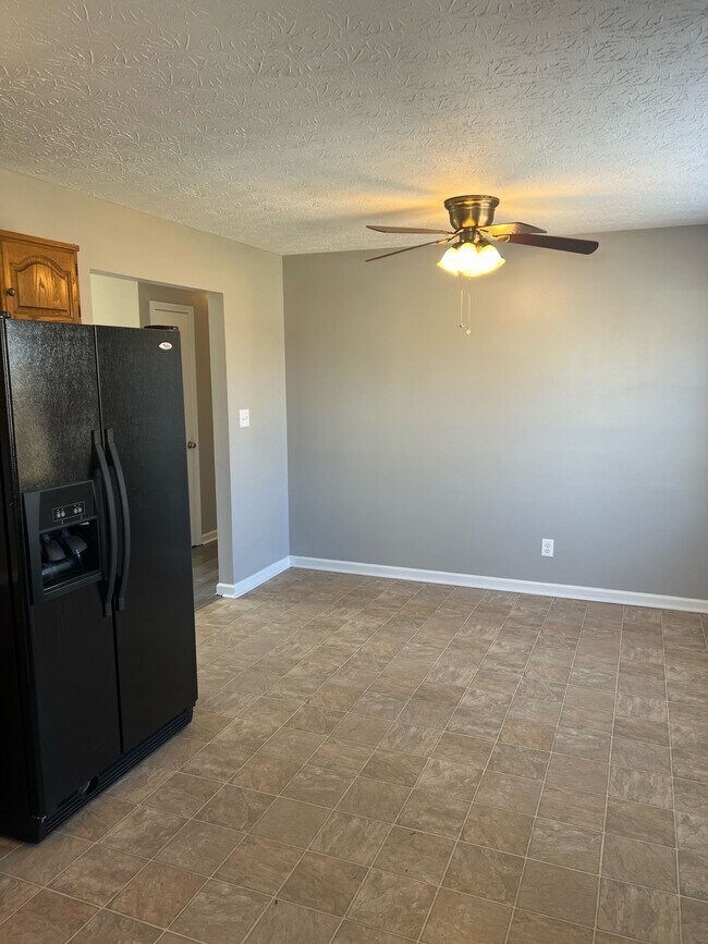 Building Photo - 1068 Edgewood Way