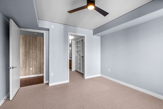 Building Photo - Gorgeous Two Bedroom Condo in The Coloradan!