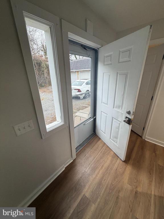 Building Photo - 7405 Columbia Ave