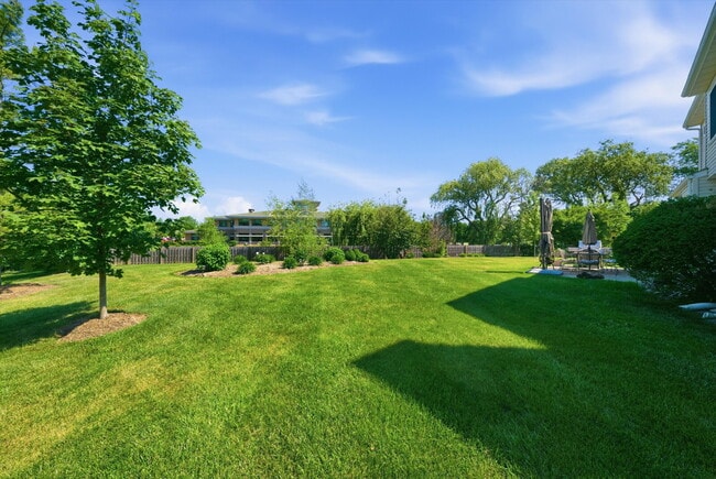 Building Photo - Stunning Mundelein Home on a Quiet Cul-de-Sac with Pond Views