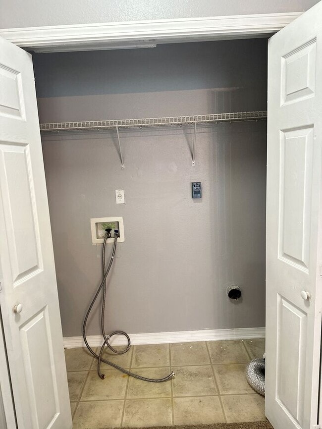 Building Photo - 3/2 Cottage in Maple Oaks Subdivision with garage