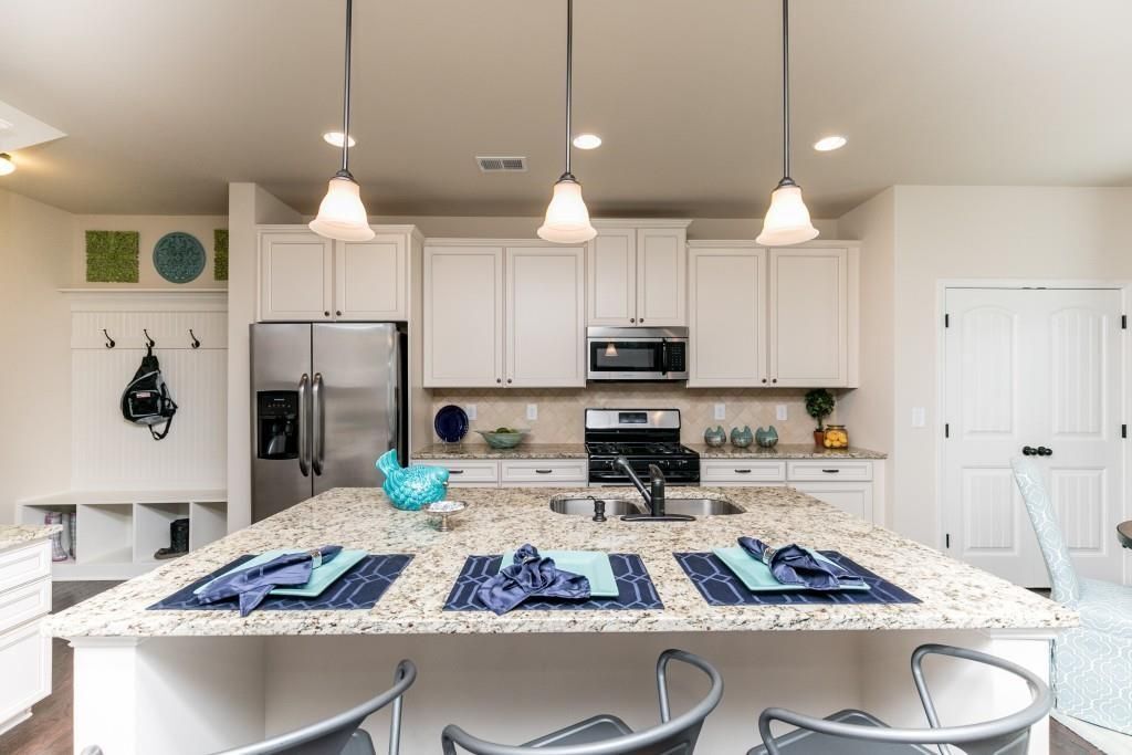 Building Photo - 1856 Hanover W Dr