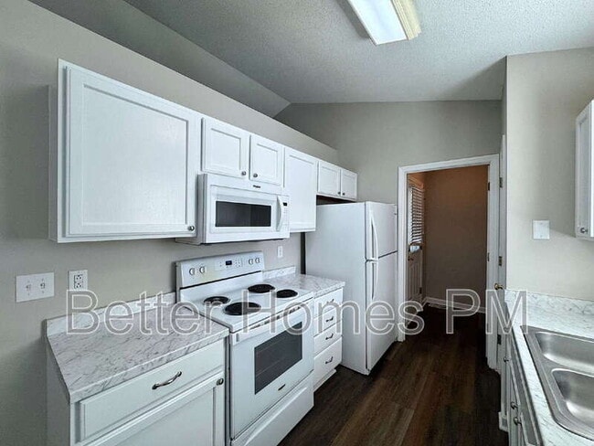 Building Photo - 5949 Presentation St